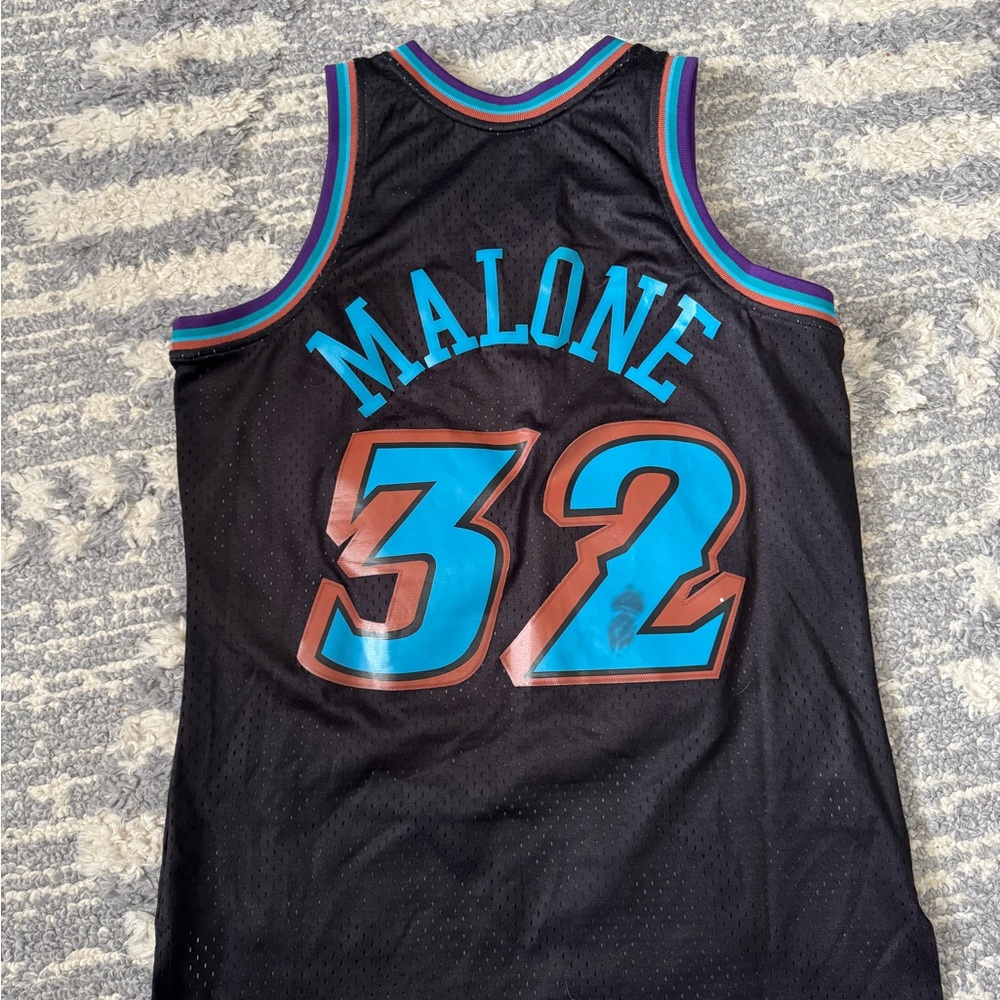 Utah Jazz Hardwood Classics Jersey Karl Malone. - Picture 4 of 5